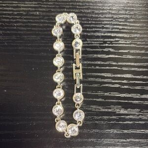 Elegant Silver Bracelet with Clear Stones